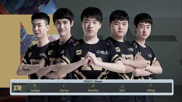 座无虚席的 座无虚席的