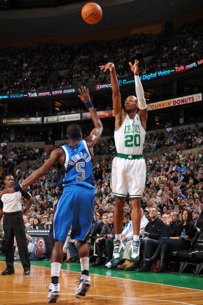 他以出色的 他以出色的