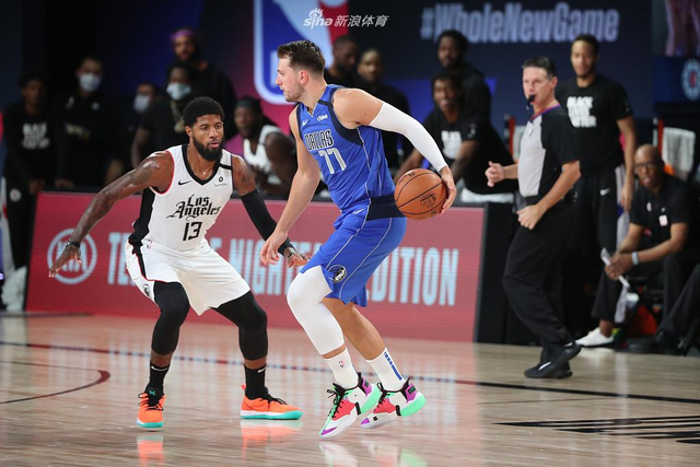 Q同花面对 Q同花面对